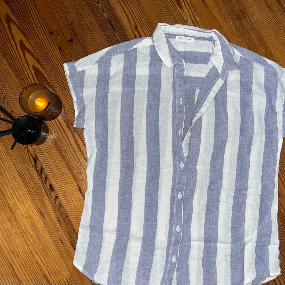Beachlunchlounge // NWOT // blue & white stripe short-sleeve button-down top